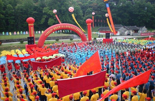 他改良碱地西红柿种植方法,实现一年两茬,带领当地农户发家致富